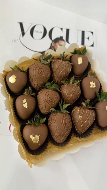 кондитерское оборудование: Клубника в шоколаде на заказ S- 9шт - 990сом М-12шт - 1320сом L- 16шт — 6