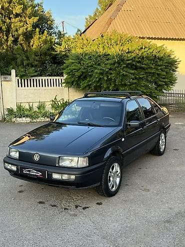 кузов автомобиля: Volkswagen Passat: 1990 г., 1.8 л, Механика, Бензин, Седан — 1