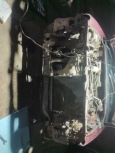 Передняя часть автомобиля на разбор. Доступны узлы и детали: -