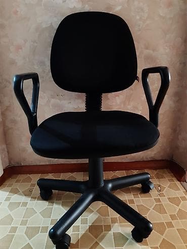 surface pen: Офисное кресло, Б/у, С колесиками, цвет - Черный — 1