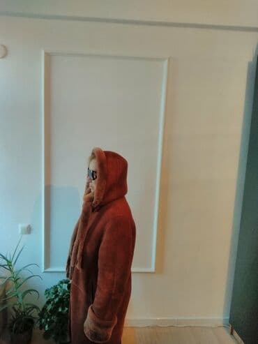 Дублёнка 50-52 размера, состояние отличное.Капюшон можно снять