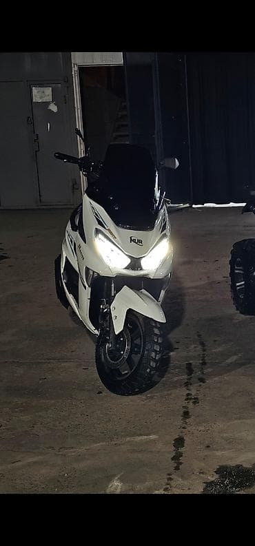 byd qin plus ev: Скутер NUR Strong (белый) - Городской скутер с агрессивным дизайном и — 1