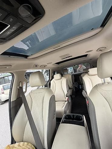 Продажа авто: Kia Carnival: 2021 г., Минивэн — 8