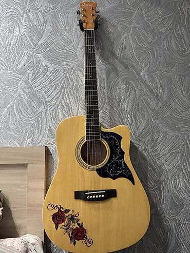 мобильные часы: Акустическая гитара Juazhuo со светлым деревянным корпусом и вырезом — 1