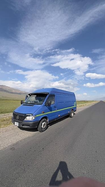 вентилятор спринтер: Mercedes-Benz Sprinter — синий цельнометаллический фургон удлинённой — 1