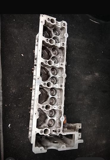 батарея электрическая: Головка блока цилиндров (ГБЦ) для рядного 6‑цилиндрового двигателя — 2