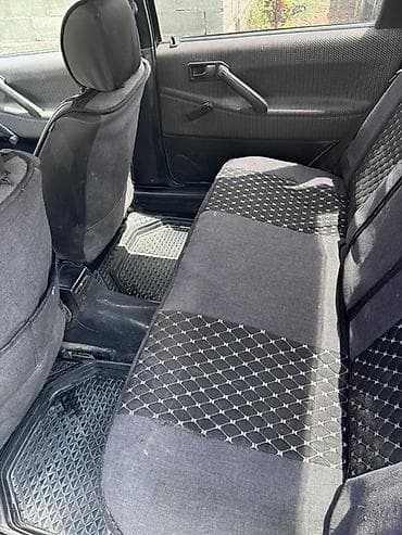 Volkswagen Passat: 1990 г., 1.8 л, Кол менен иштөөчү, Бензин, Седан — 4