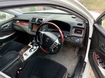 продаю или меняю с доплатой мне: Toyota Crown: 2012 г., Гибрид, Седан — 5