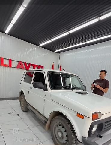 авто сатылат: ВАЗ (ЛАДА) 4x4 Niva: 2014 г., 1.7 л, Кол менен иштөөчү, Бензин, Жол тандабас — 2