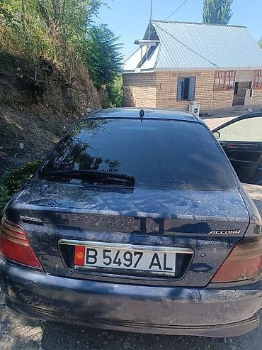 авто сатуу: Honda Accord: 2002 г., 2.2 л, Кол менен иштөөчү, Лифтбек — 3