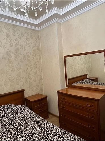 Спальный гарнитур, Б/у, Двуспальная кровать, Шкаф, Комод, Дерево, цвет - Коричневый