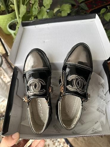 обувь лолита: Лоферы детские, черные с глянцевым покрытием и контрастными — 2