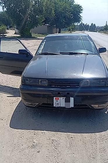 Mazda 626: 1988 г., 2 л, Механика, Бензин, Седан — 3