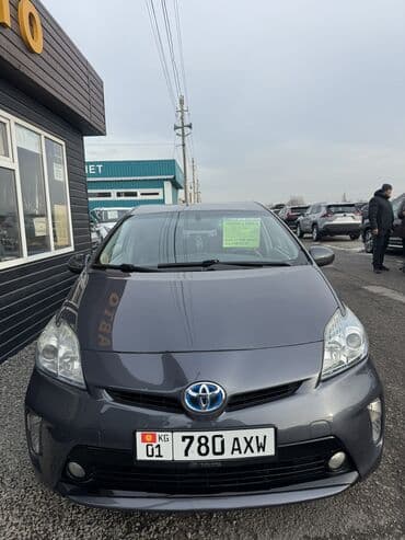 Toyota Prius: 2015 г., 1.8 л, Автомат, Гибрид, Универсал at lalafo.kg Toyota Prius: 2015 г., 1.8 л, Автомат, Гибрид, Универсал
