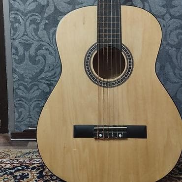 Музыкальные инструменты: Классическая акустическая гитара 4/4 - Корпус: натуральный светлый — 1