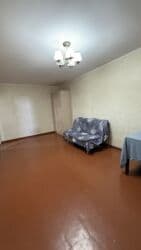 срочно продаётся 1 комнатная квартира в районе ошского рынка по улице молодая гвардия: 1 комната, 33 м², 104 серия, 3 этаж, Косметический ремонт — 2