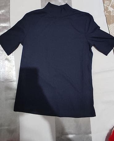 шикарный топ: Новая лёгкая кофта,700 сом новая,размер 42-46 — 1