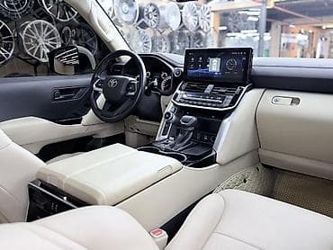 Toyota Land Cruiser: 2022 г., 3.5 л, Автомат, Бензин, Внедорожник — 8