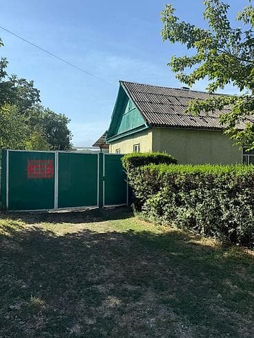частный дом без хозяина: Продаётся дом с двором и хозяйственными постройками. - Отдельно — 4