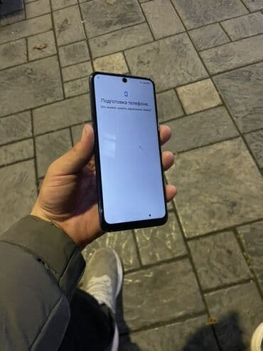 купить сумку для ноутбука бишкек: Смартфон с безрамочным дисплеем и фронтальной камерой в отверстии по — 2