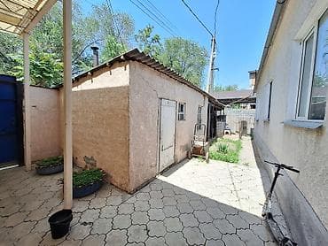 дордой дома: Продаю Большой Кирпичный Дом Территория квадратной формы. Во дворе — 4