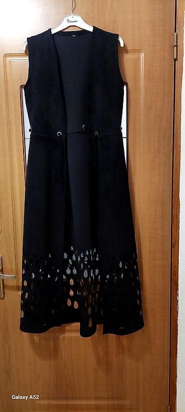 pull and beer: Черный длинный жилет без рукавов Busem. Особенности: - Прямой крой — 1