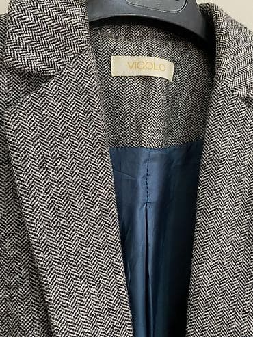 жилетка юникло: Женский набор верхней одежды и жилетов Состав лота (6 предметов): - — 4