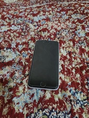 айфоны по низкой цене: IPhone SE 2020, Б/у, 128 ГБ, Белый, Защитное стекло, Чехол, 75 % — 2