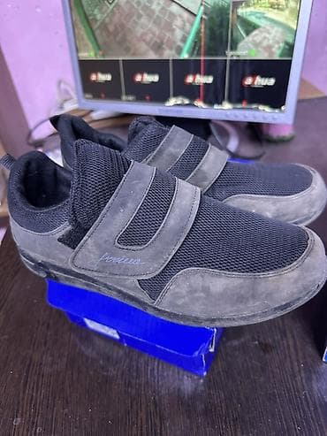 бу красофки: Две пары женской обуви в хорошем состоянии. По 250 сом два за 500 — 2