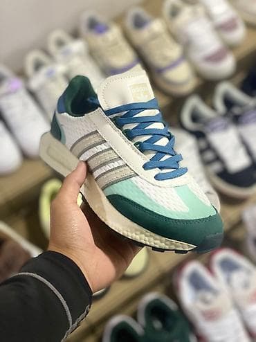 Кроссовки adidas Originals - Модель с ретро-стайлингом и современными