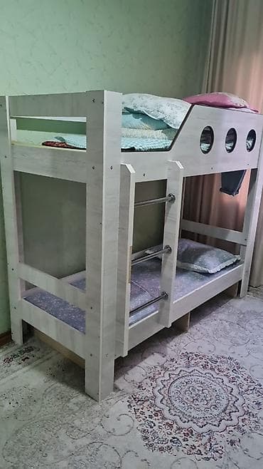 Двухъярусная детская кровать, Б/у, ЛДСП, цвет - Белый