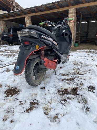 Скутеры: Скутер/максискутер спортивного стиля - Агрессивный дизайн передней — 7