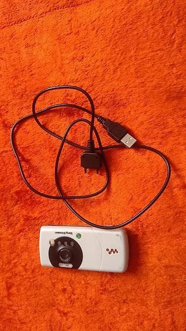 плеер касетный: Sony Ericsson W800i, Б/у, цвет - Белый, 1 SIM — 2