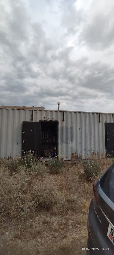 продаю вагончик: Продается контейнер оборудованный под склад.Разделен на 3 отдела,у — 3