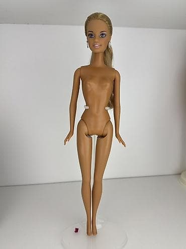 Игрушки: Барби / Barbie -> Продаются 2 куклы барби 2004 года. Цена за одну — 4