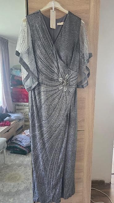 вечернее платье купить: Вечернее платье серебристого цвета с блеском и пайетками. - Фасон — 1