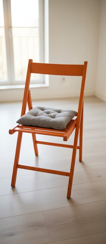 шкаф кухонный б у: Жүрүшкө арналган бүктөлмө отургуч, Колдонулган, Жыгач, түсү - Кызгылт сары — 1