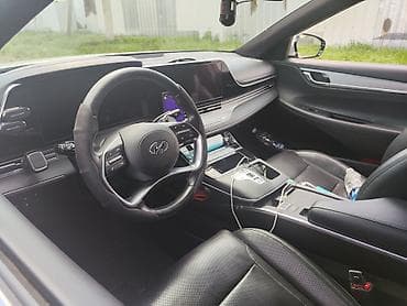 grandour: HYUNDAI GRANDEUR IG Седан бизнес‑класса серебристого цвета. год — 2