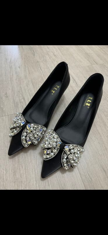 Прокат одежды: Туфли 39 размер 2500 сом Состояние идеальное Каблучок 2 см — 1