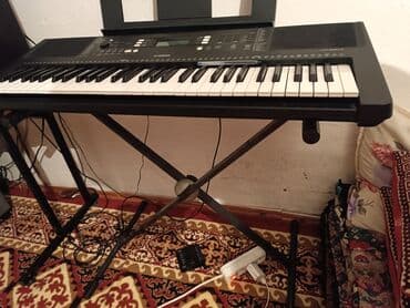 Синтезатор/аранжировщик Yamaha E373 на стойке X-образного типа