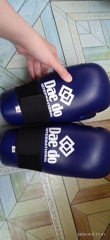 Перчатки, футы и форма тайквандо итф. Б/у, но в хорошем состоянии