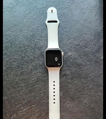 Смарт-часы Apple Watch с белым спортивным ремешком. Характеристики и
