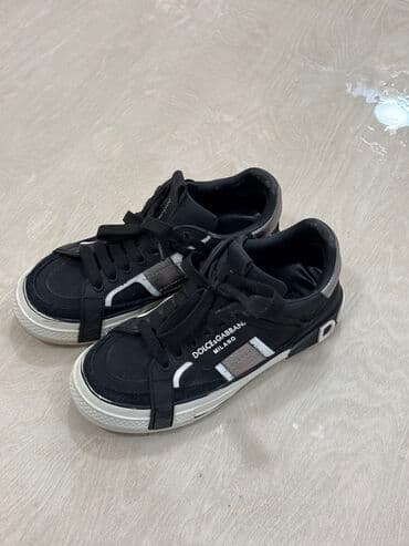 женские брендовые туфли недорого: Продается женская обувь. По 1000 сом . Шлепки 2000 сом (новые) размер — 5