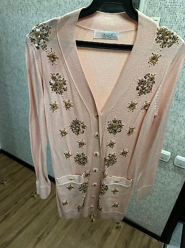 Продаю очень красивый кардиган at lalafo.kg Продаю очень красивый кардиган