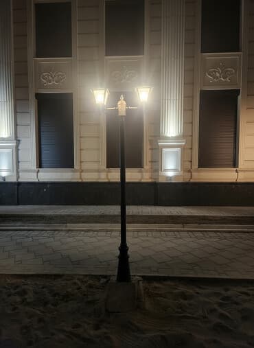 Уличный ретро-фонарный столб с двумя светильниками - Классический