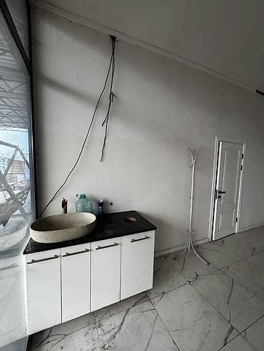 продаю кафе: Сдается Коммерческое помещение с фасадом на дорогу. Рядом есть — 6