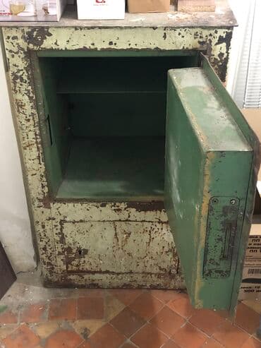 Кассовый стол, 550 см* * 550 см* 1100 см, Россия, Б/у