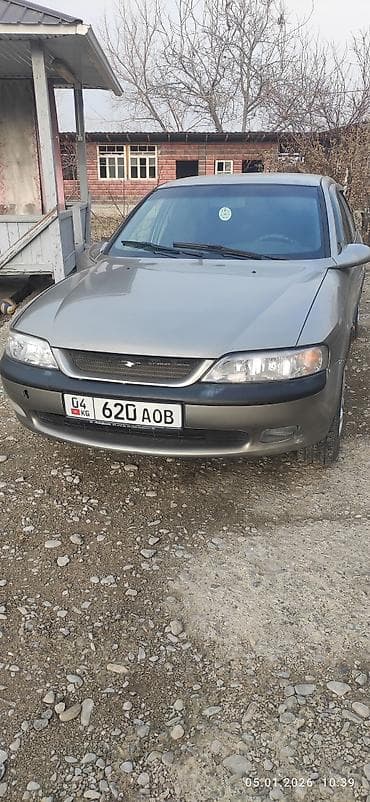 Opel Vectra: 1996 г., 1.8 л, Механика, Бензин, Хэтчбэк