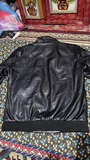 мужские жилеты: Мужская черная куртка-бомбер из экокожи - Размер на ярлыке: 48 - — 2