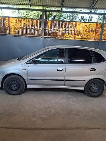 Nissan Almera Tino: 2001 г., 1.8 л, Механика, Бензин, Хэтчбэк